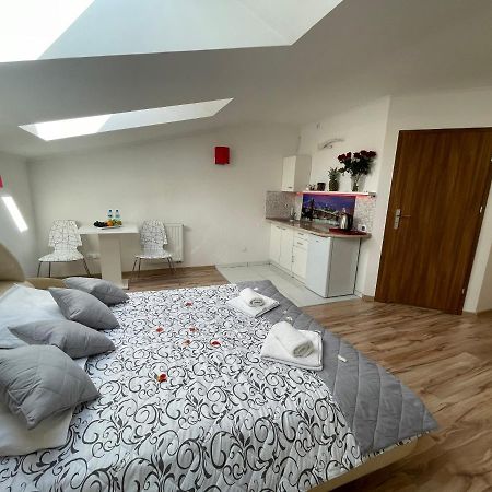 Hotelik Gold Raszyn Exteriör bild