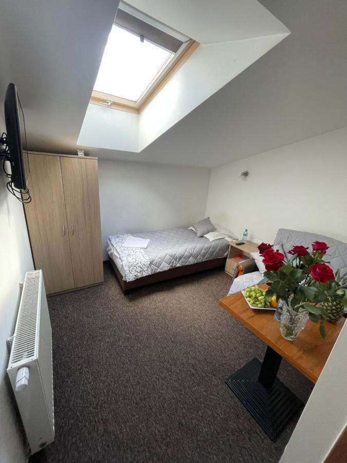 Hotelik Gold Raszyn Exteriör bild