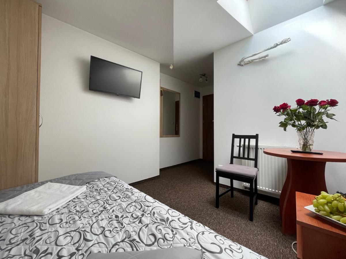 Hotelik Gold Raszyn Exteriör bild