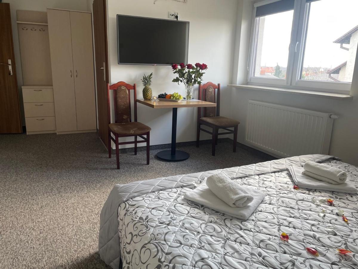 Hotelik Gold Raszyn Exteriör bild