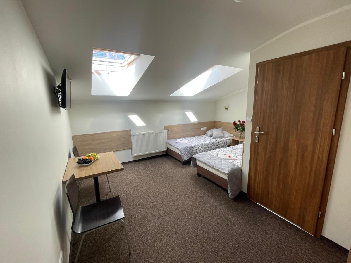Hotelik Gold Raszyn Exteriör bild