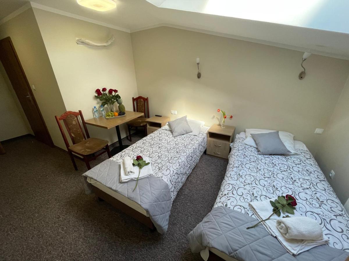 Hotelik Gold Raszyn Exteriör bild