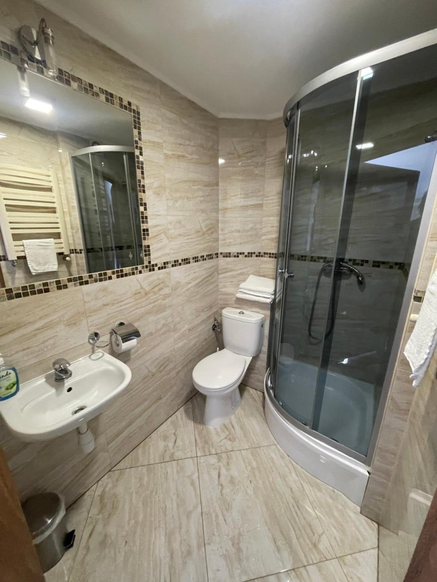 Hotelik Gold Raszyn Exteriör bild