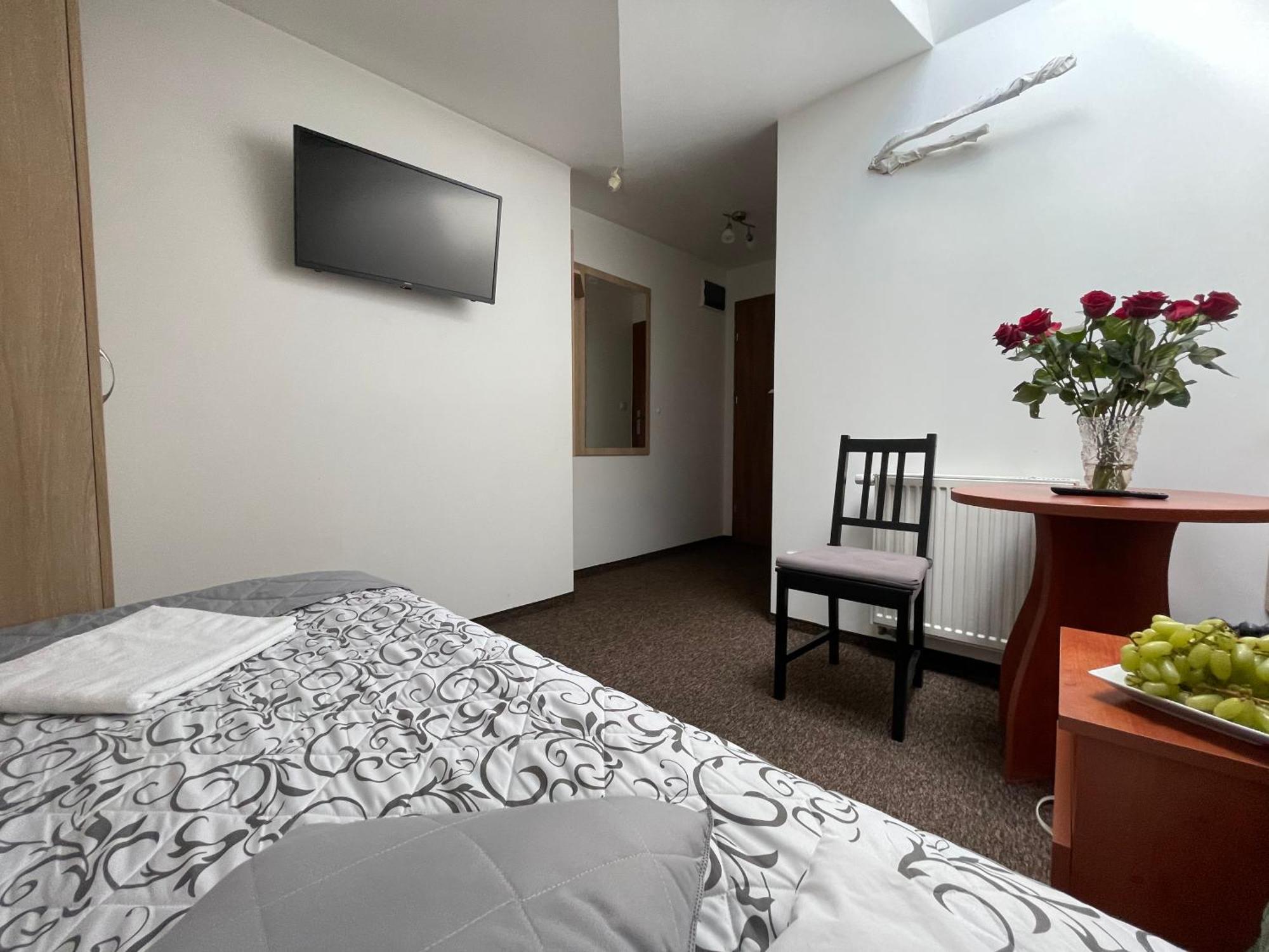 Hotelik Gold Raszyn Exteriör bild