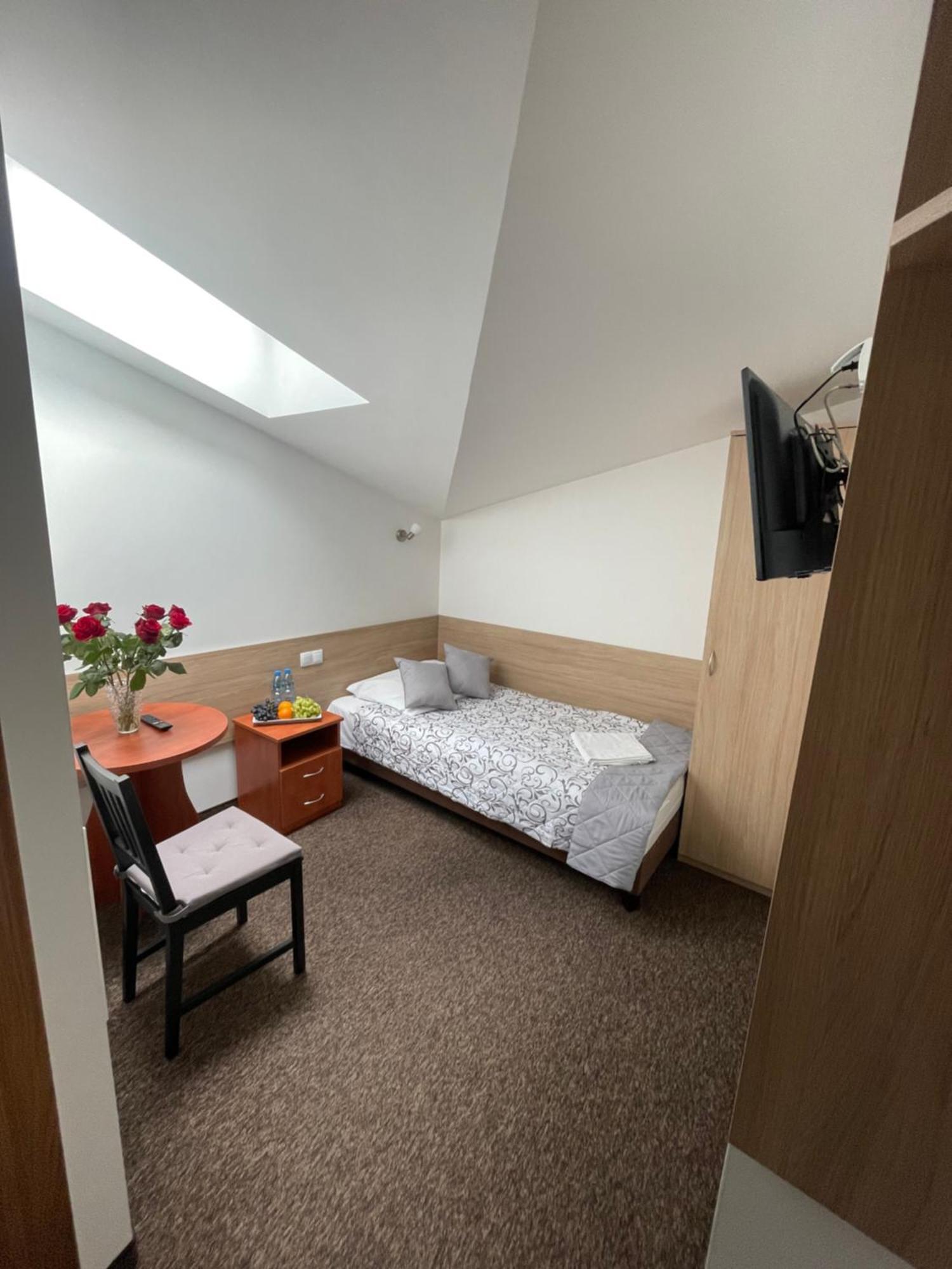 Hotelik Gold Raszyn Exteriör bild