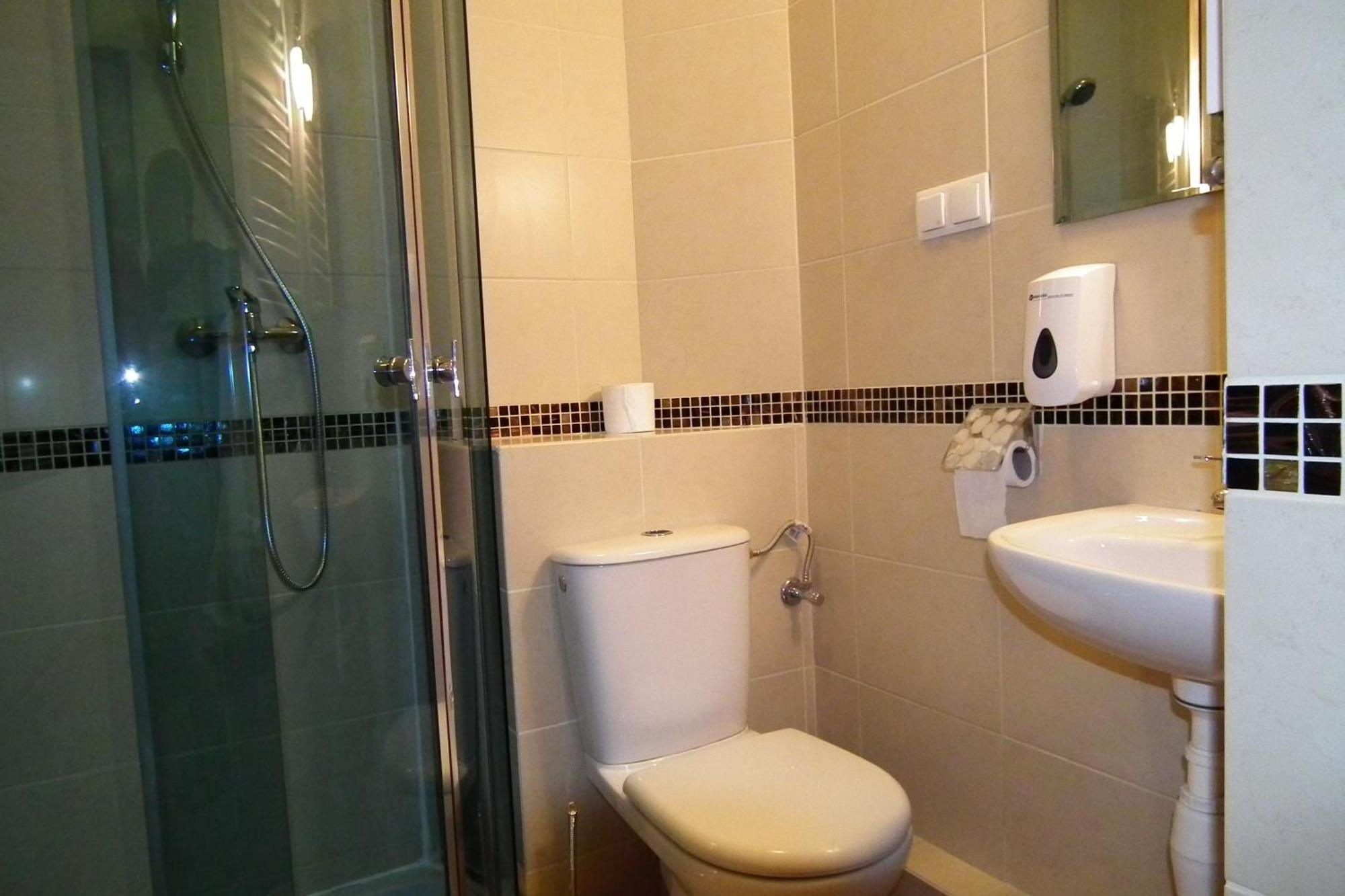 Hotelik Gold Raszyn Rum bild