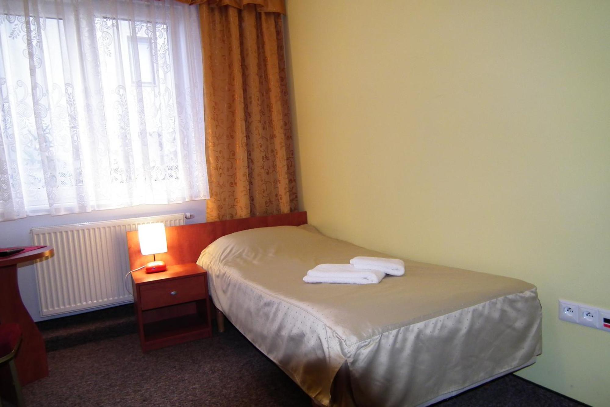 Hotelik Gold Raszyn Rum bild