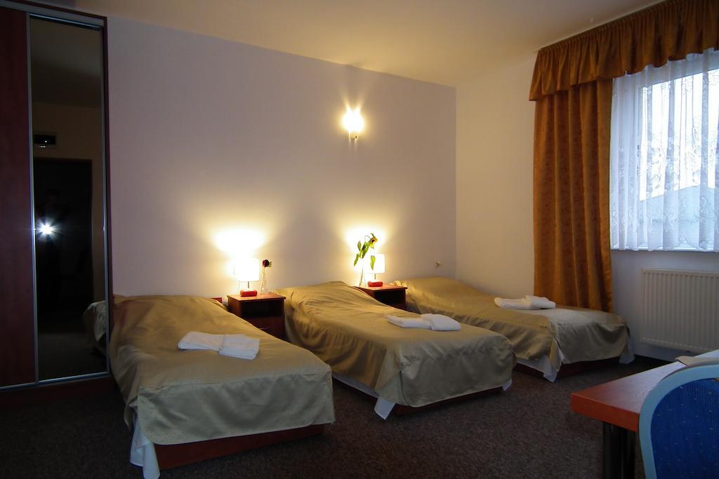 Hotelik Gold Raszyn Rum bild