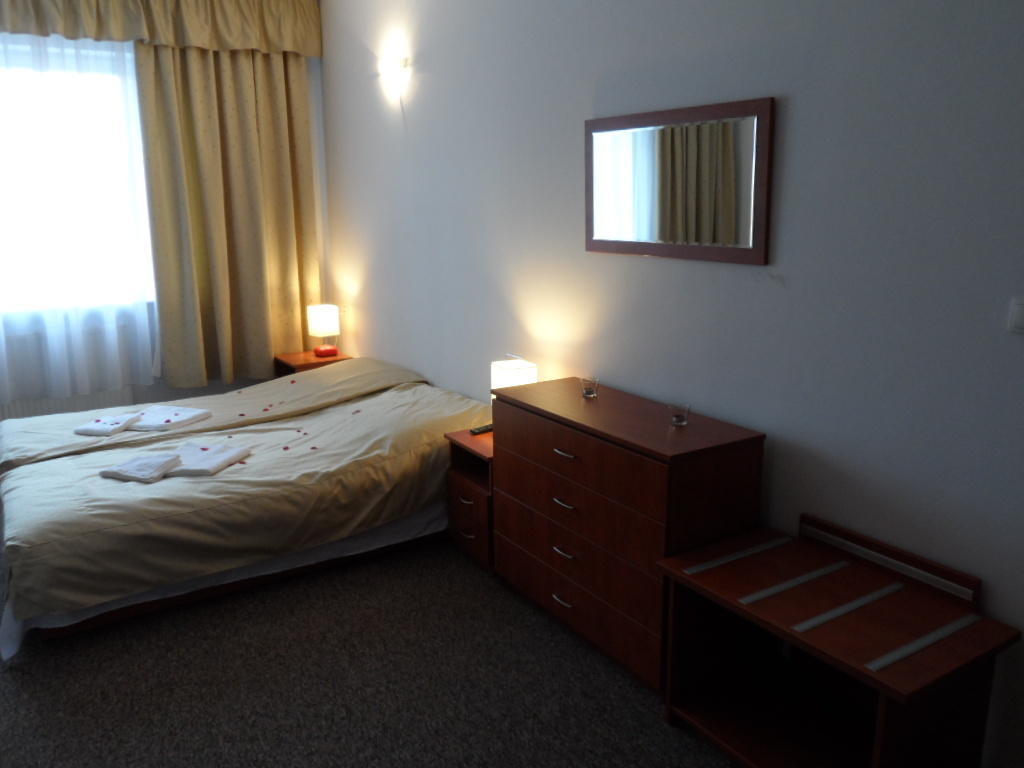 Hotelik Gold Raszyn Rum bild